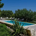 Villa Luxury Yara With Private Heated Pool Near Split