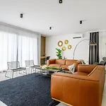 Luxury Yara With Private Heated Pool Near Split Kaštela