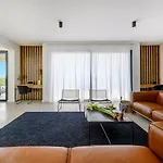 Villa Luxury Yara With Private Heated Pool Near Split