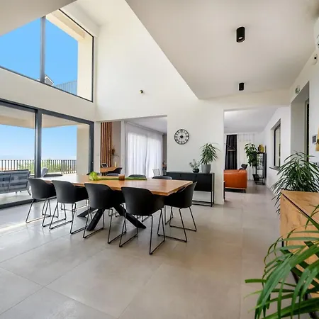 Luxury Yara - Private Heated Pool, Split Villa *