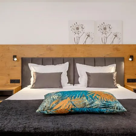 Luxury Yara - Private Heated Pool, Split *