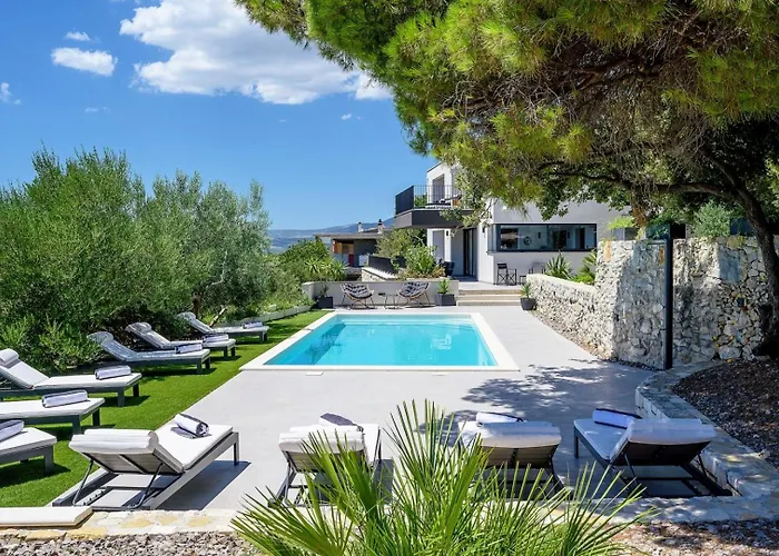 Luxury Yara - Private Heated Pool, Split