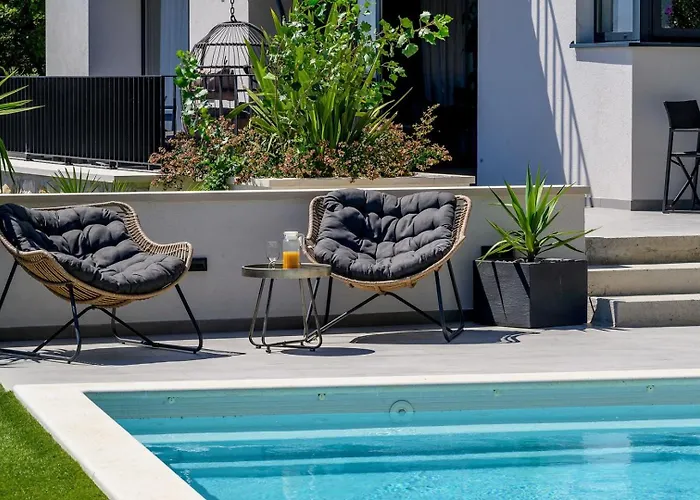 Luxury Yara - Private Heated Pool, Split Villa