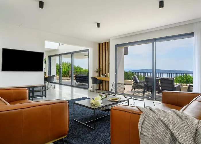 Luxury Yara - Private Heated Pool, Split *