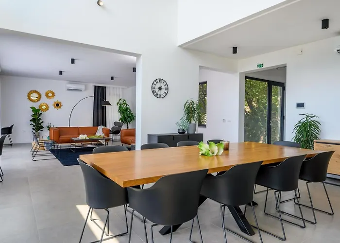 Luxury Yara - Private Heated Pool, Split Villa *