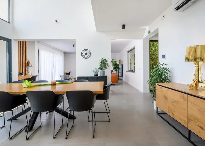 Luxury Yara - Private Heated Pool, Split Villa