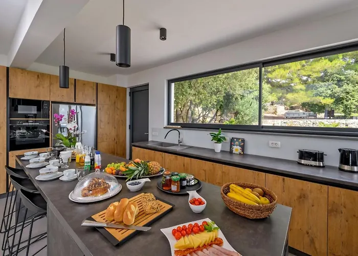 Luxury Yara - Private Heated Pool, Split Kaštela