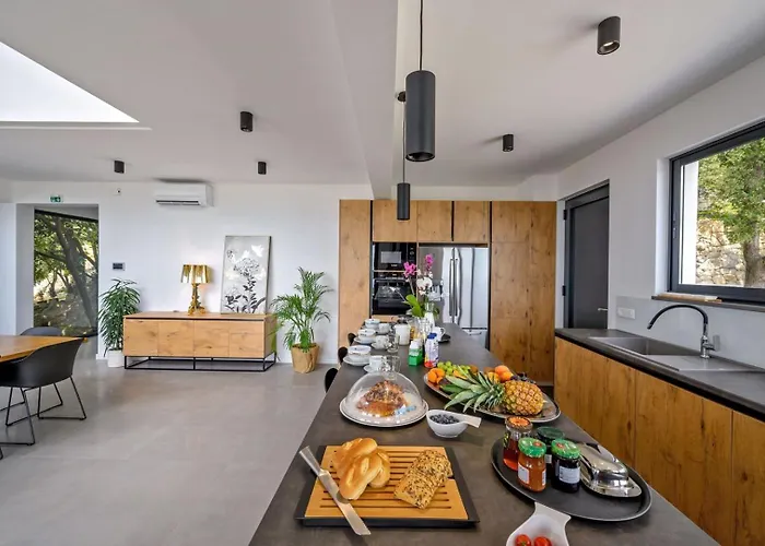 Luxury Yara - Private Heated Pool, Split Villa Kaštela