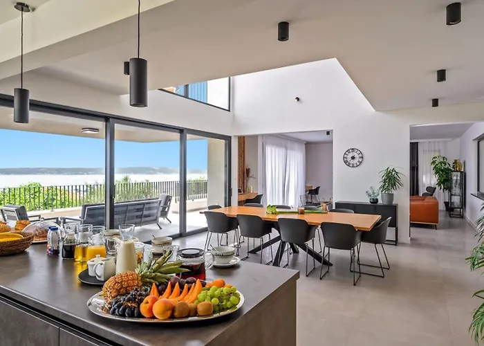 Luxury Yara - Private Heated Pool, Split Kaštela