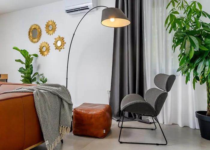 Luxury Yara - Private Heated Pool, Split *