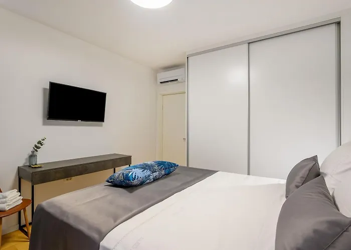 Luxury Yara - Private Heated Pool, Split *