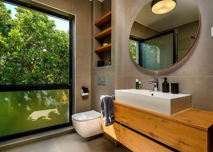 Luxury Yara - Private Heated Pool, Split Villa