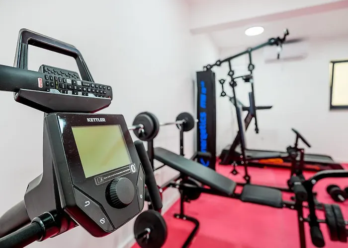 Luxury Yara - Private Heated Pool, Split *