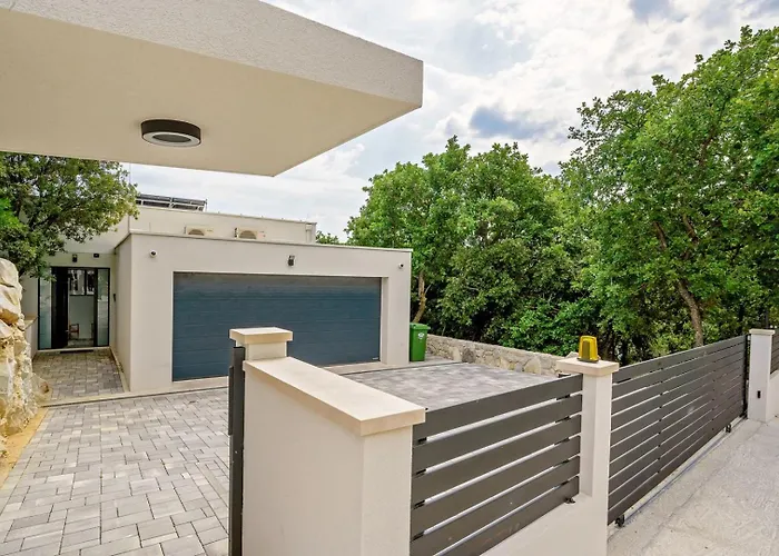 Luxury Yara - Private Heated Pool, Split