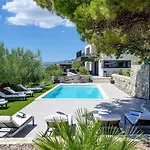 Luxury Yara With Private Heated Pool Near Split