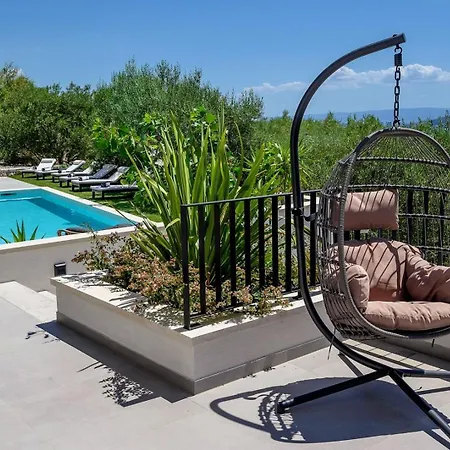 Villa Luxury Yara With Private Heated Pool Near Split