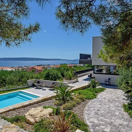 Luxury Yara With Private Heated Pool Near Split Kaštela