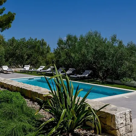 Villa Luxury Yara With Private Heated Pool Near Split