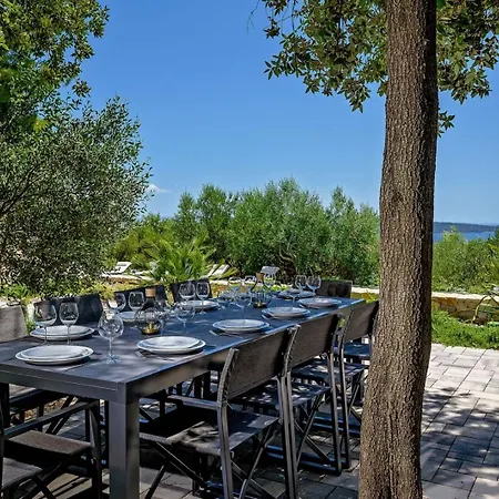Villa Luxury Yara With Private Heated Pool Near Split Kaštela