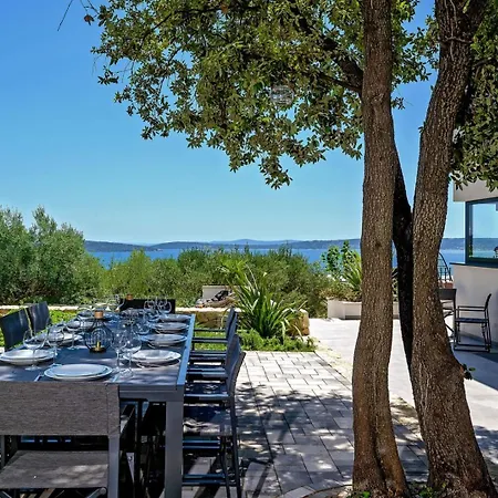 Villa Luxury Yara With Private Heated Pool Near Split