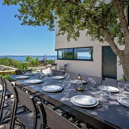 Luxury Yara With Private Heated Pool Near Split