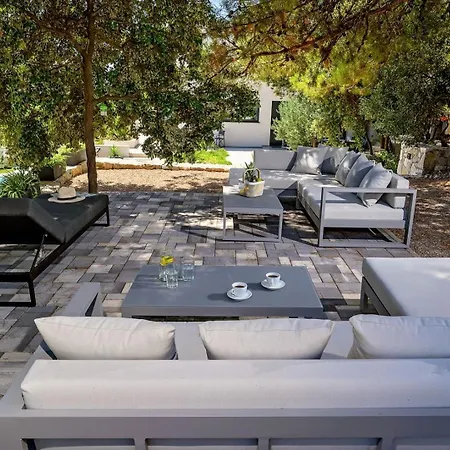 Villa Luxury Yara With Private Heated Pool Near Split *