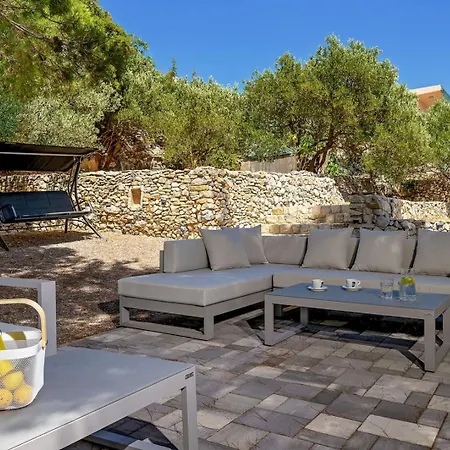 Villa Luxury Yara With Private Heated Pool Near Split *