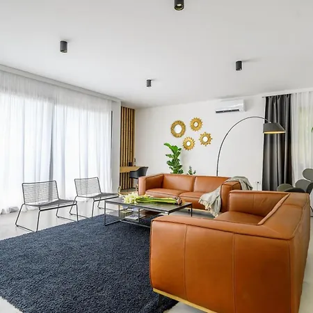 Luxury Yara With Private Heated Pool Near Split Kaštela