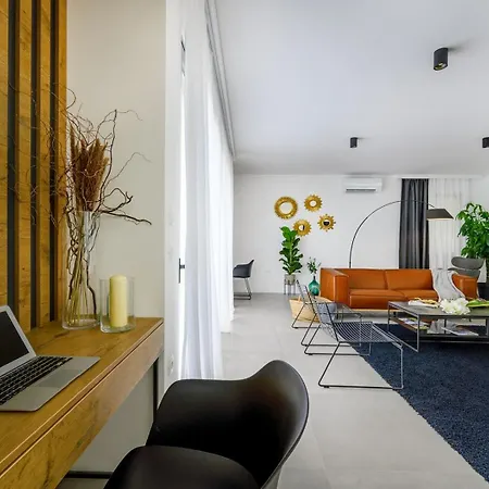 Luxury Yara - Private Heated Pool, Split