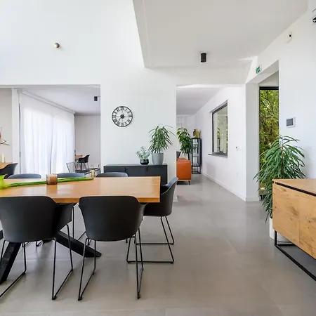 Luxury Yara With Private Heated Pool Near Split Villa