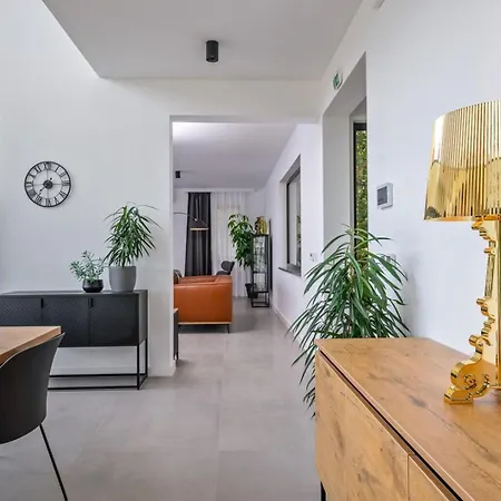 Villa Luxury Yara With Private Heated Pool Near Split