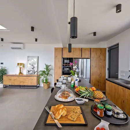 Luxury Yara With Private Heated Pool Near Split Villa Kaštela