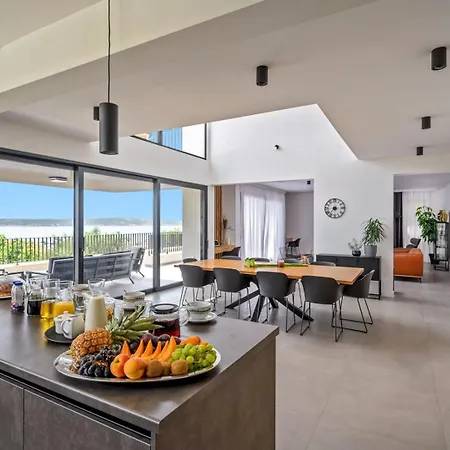 Villa Luxury Yara With Private Heated Pool Near Split