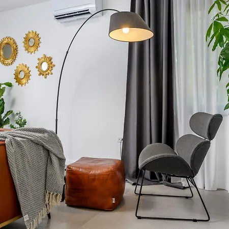 Luxury Yara With Private Heated Pool Near Split *