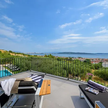 Villa Luxury Yara With Private Heated Pool Near Split