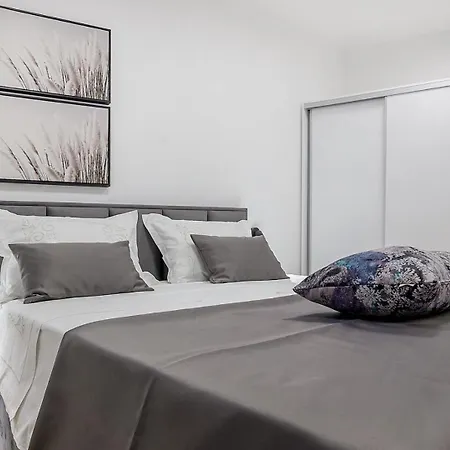 Luxury Yara With Private Heated Pool Near Split Villa *