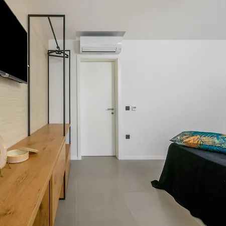 Villa Luxury Yara With Private Heated Pool Near Split