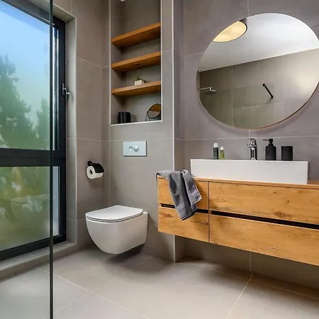 Luxury Yara With Private Heated Pool Near Split Villa Kaštela